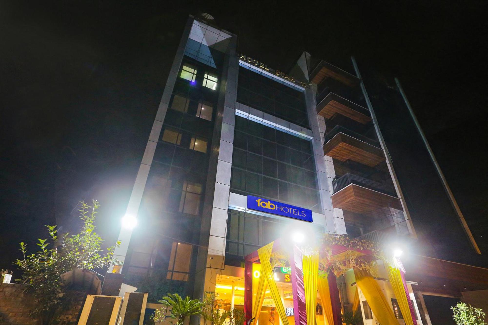 Fabhotel Prime Star 17 - Nr Yashobhoomi Convention Centre 델리 외부 사진