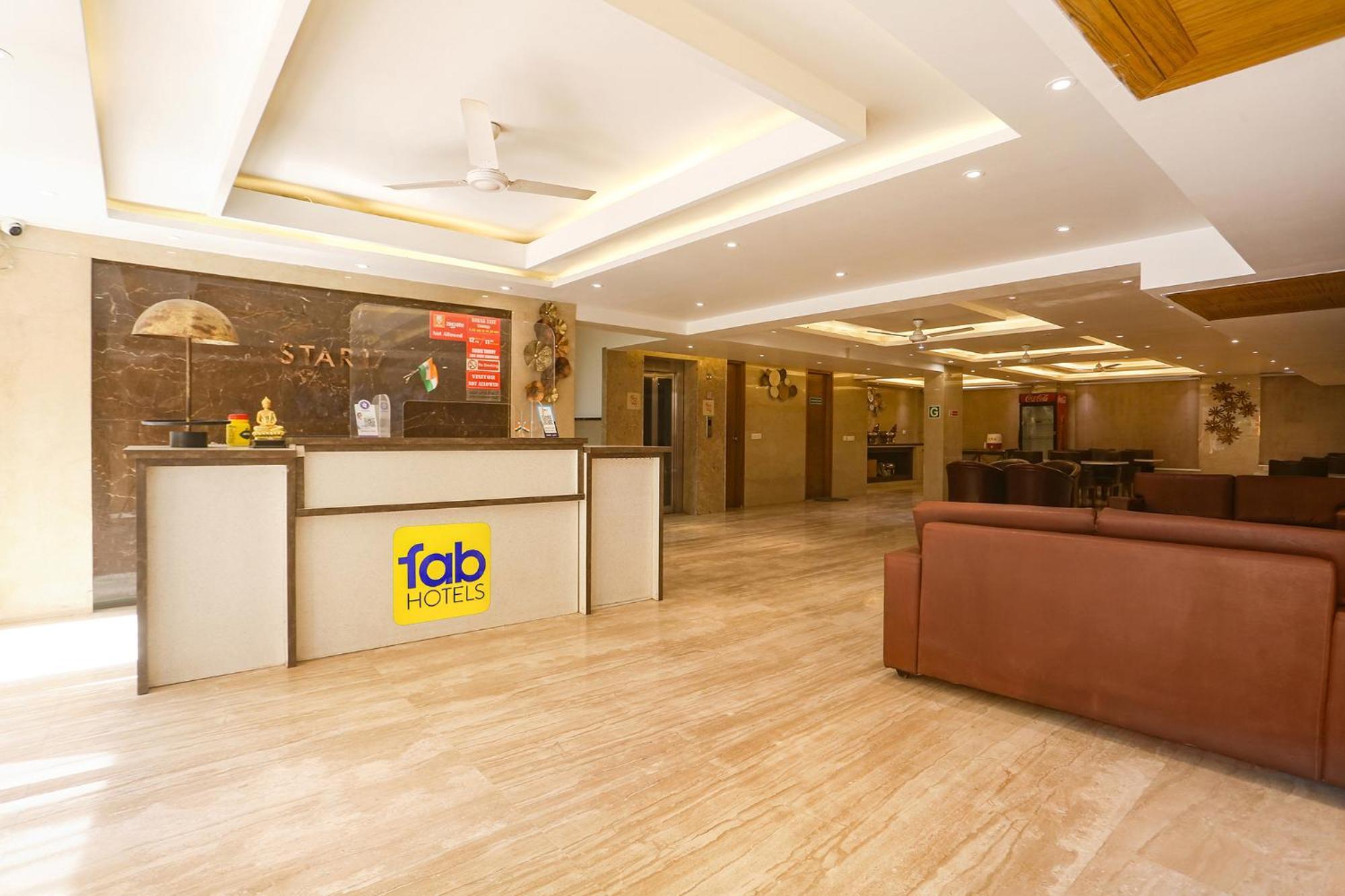 Fabhotel Prime Star 17 - Nr Yashobhoomi Convention Centre 델리 외부 사진